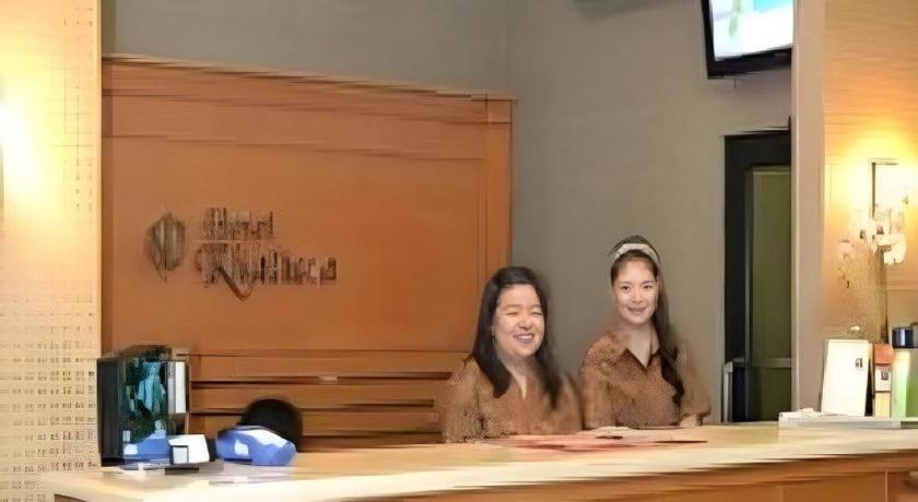 호텔 칼리스타 푸르와카르타 외부 사진